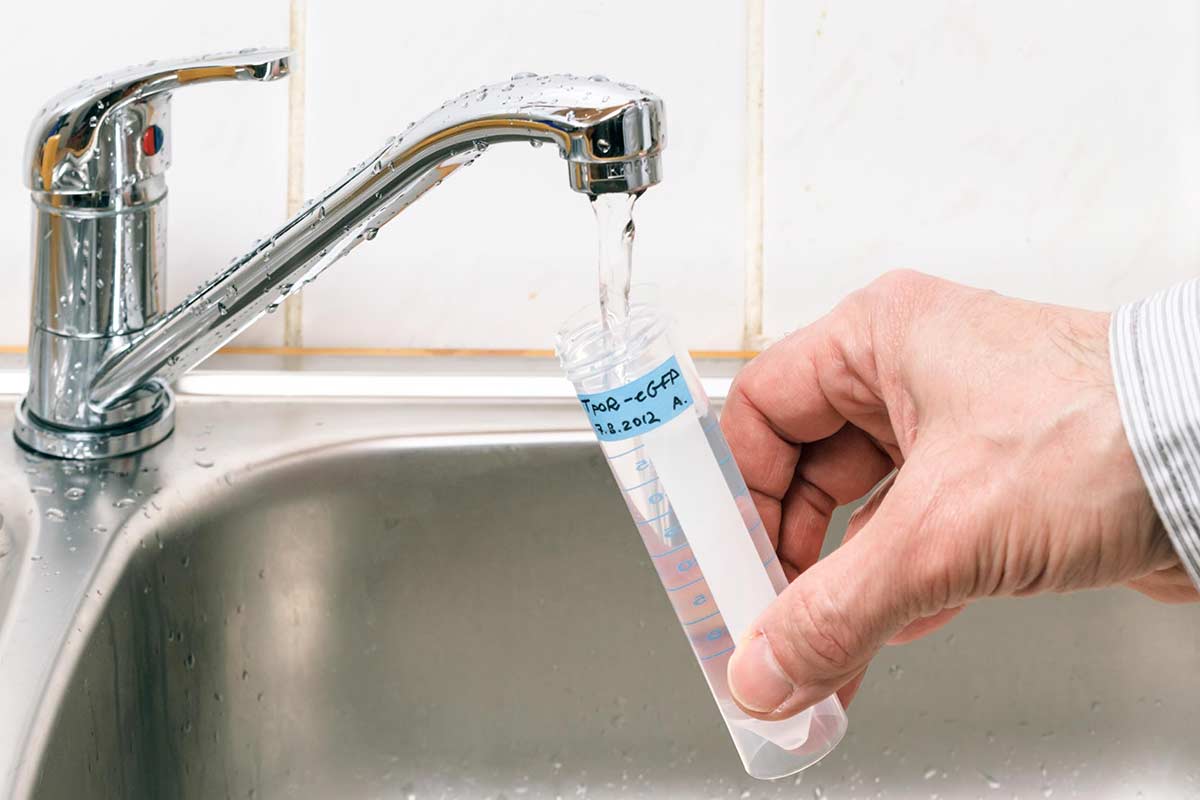 Wasserprobe für Trinkwasseranalyse